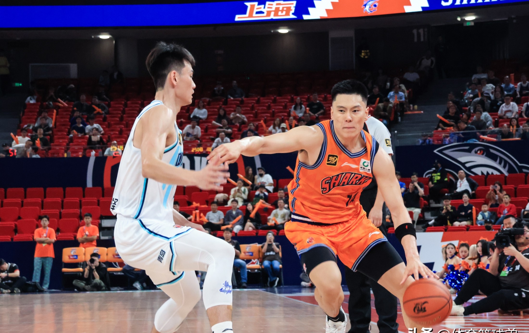 包含足球附加赛上演强强对话,瓯越貔貅队淘汰对手关东灰熊队,战术调整见效;战术板得到兑现的词条 包含足球附加赛上演强强对话,瓯越貔貅队淘汰对手关东灰熊队,战术调整见效;战术板得到兑现的词条