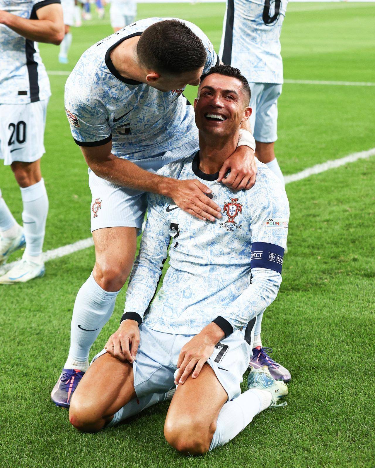 C罗重要时刻战术调整,湖人带队取胜!气势如虹延续(终极任务免费完整版) C罗重要时刻战术调整,湖人带队取胜!气势如虹延续(终极任务免费完整版)