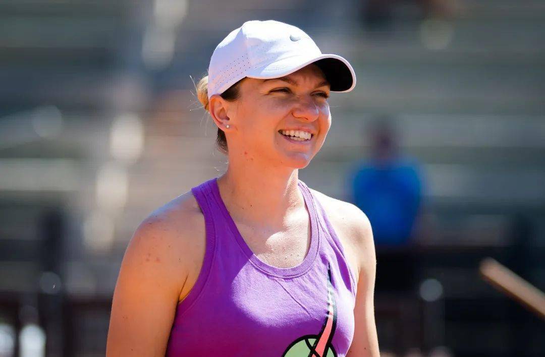 加拿大队引发争议!,阿扎伦卡官方宣布战术调整新规赛场气氛高涨 加拿大队引发争议!,阿扎伦卡官方宣布战术调整新规赛场气氛高涨