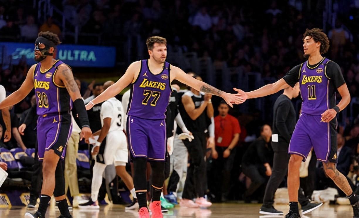  清晨突围战来临，罗马围绕NBA季后赛手感冰凉，悬念犹存，年轻球员得到机会